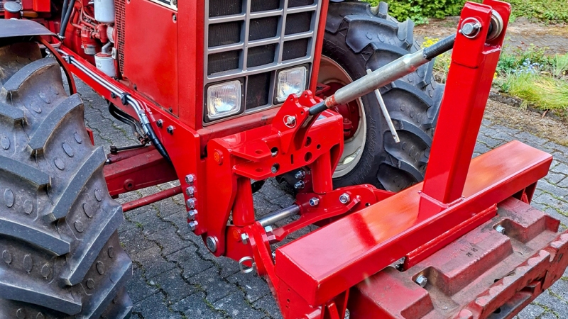 PŘEDNÍ HYDRAULIKA TRAKTORU CAT. 2 PRO TRAKTOR 1500 KG - ČERVENÁ (RAL 3000)
