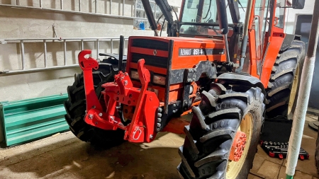 PŘEDNÍ HYDRAULIKA TRAKTORU CAT. 2 PRO TRAKTOR 1500 KG - ČERVENÁ (RAL 3000)