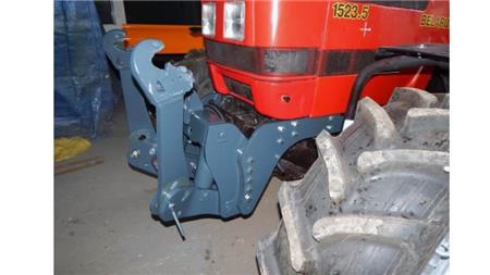UNIVERZÁLNÍ SADA PŘEDNÍHO NAKLADAČE HYDRAULICKÁ 3. KATEGORIE PRO TRAKTOR 2250kg